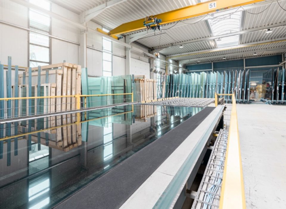 Glasrohling aus Förderband