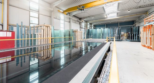 Glasrohling aus Förderband